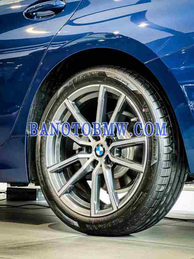 BMW 3 Series 320i Sport Line 2024. Kết nối giá trị thật