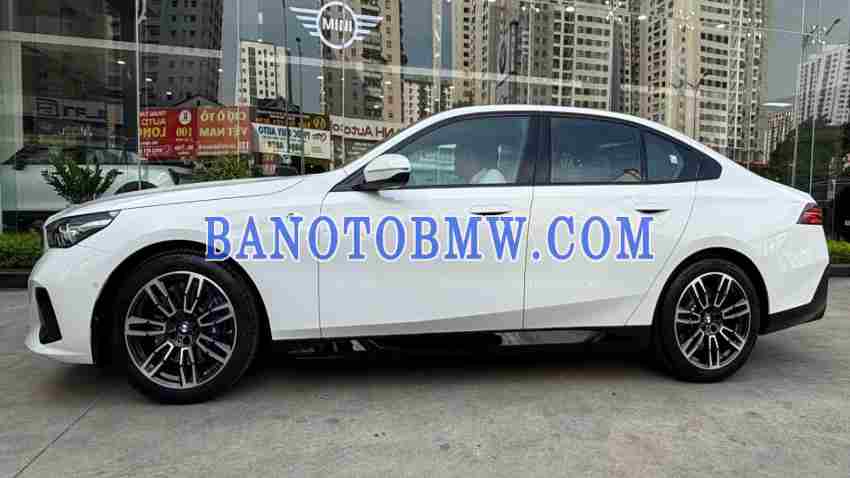 Bán xe BMW 5 Series 530i M Sport 2025 giá kịch sàn