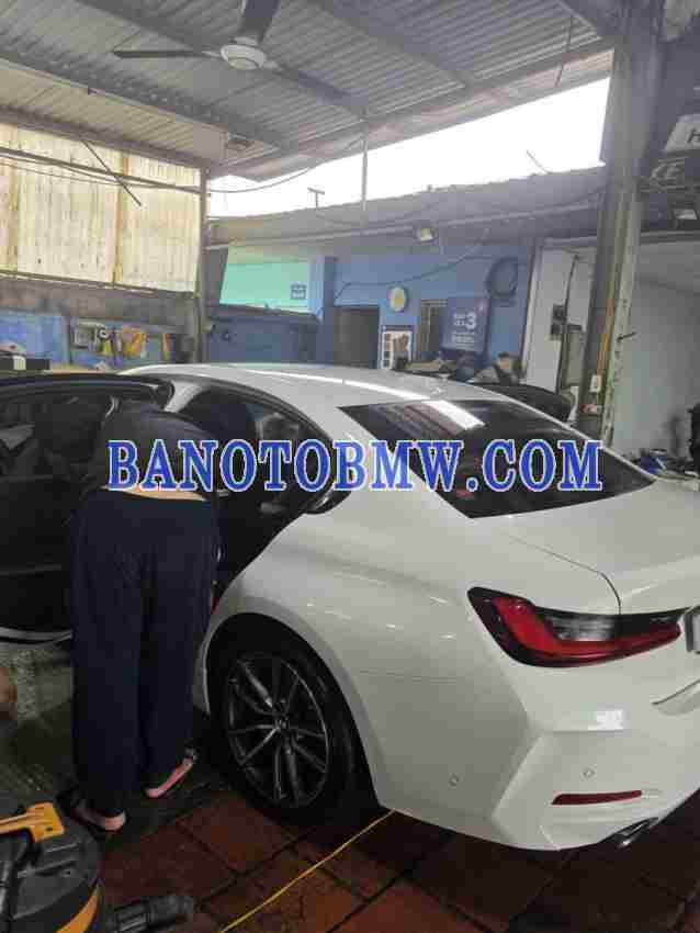 Bán BMW 3 Series 320i Sport Line, màu Trắng, Máy xăng, 2024